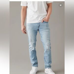 American Eagle jeans Men 31x30 light wash straight leg 
cotton polyester elastan